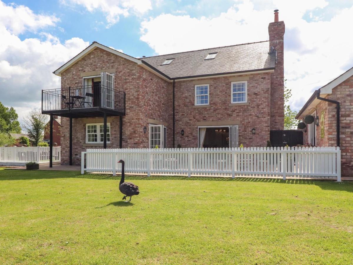 Villa Moor End Manor à Poulton-le-Fylde Extérieur photo