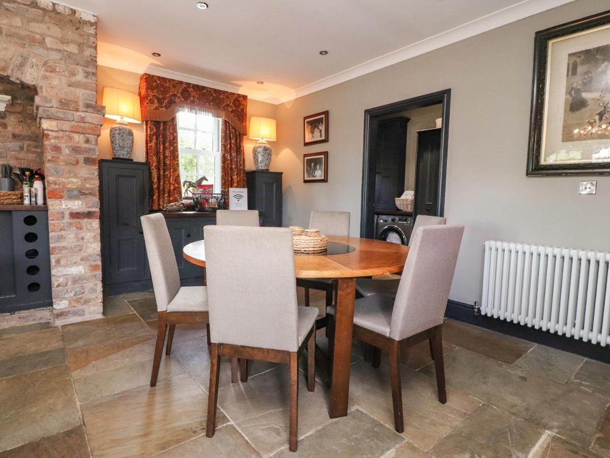 Villa Moor End Manor à Poulton-le-Fylde Extérieur photo