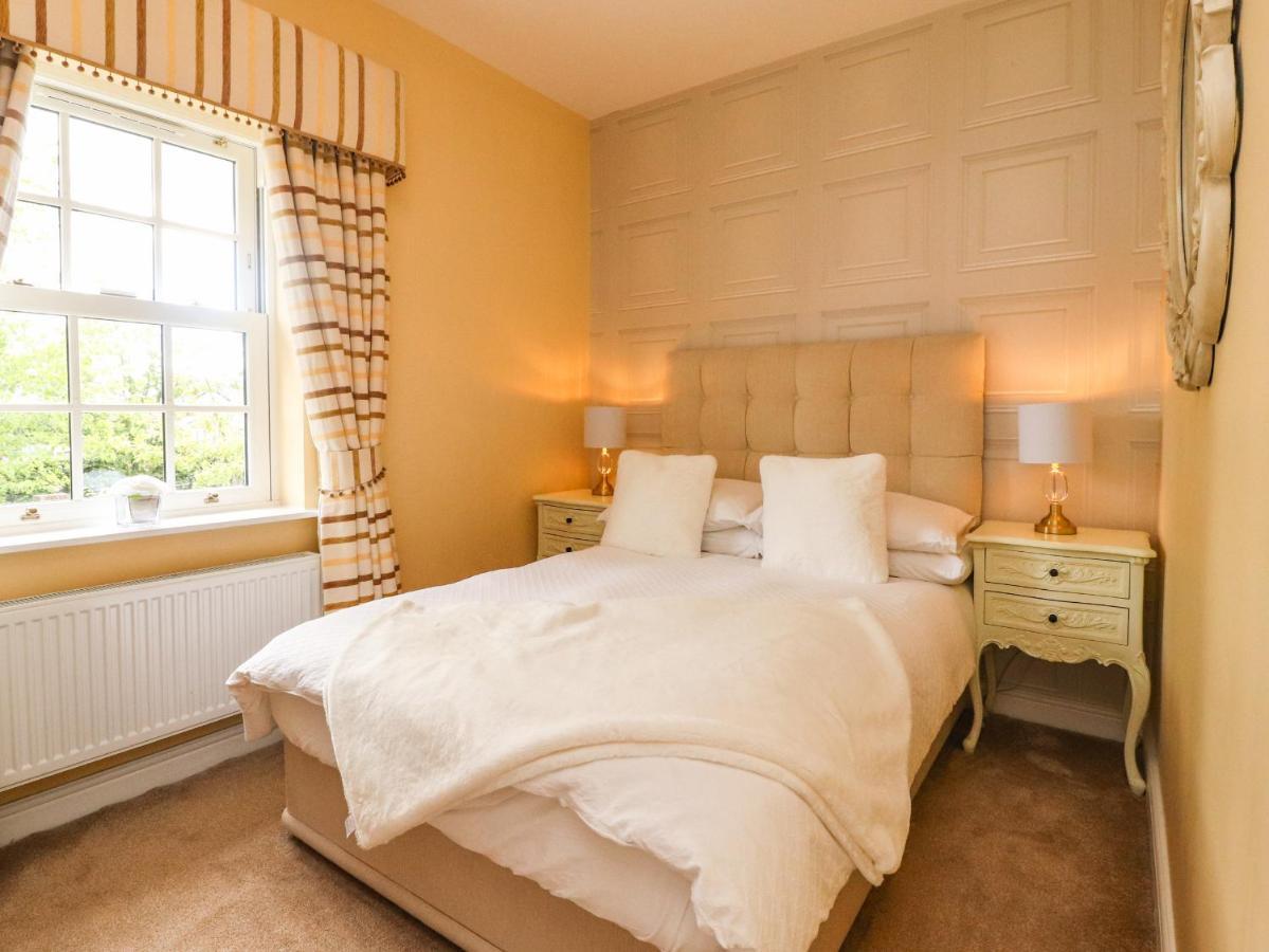 Villa Moor End Manor à Poulton-le-Fylde Extérieur photo