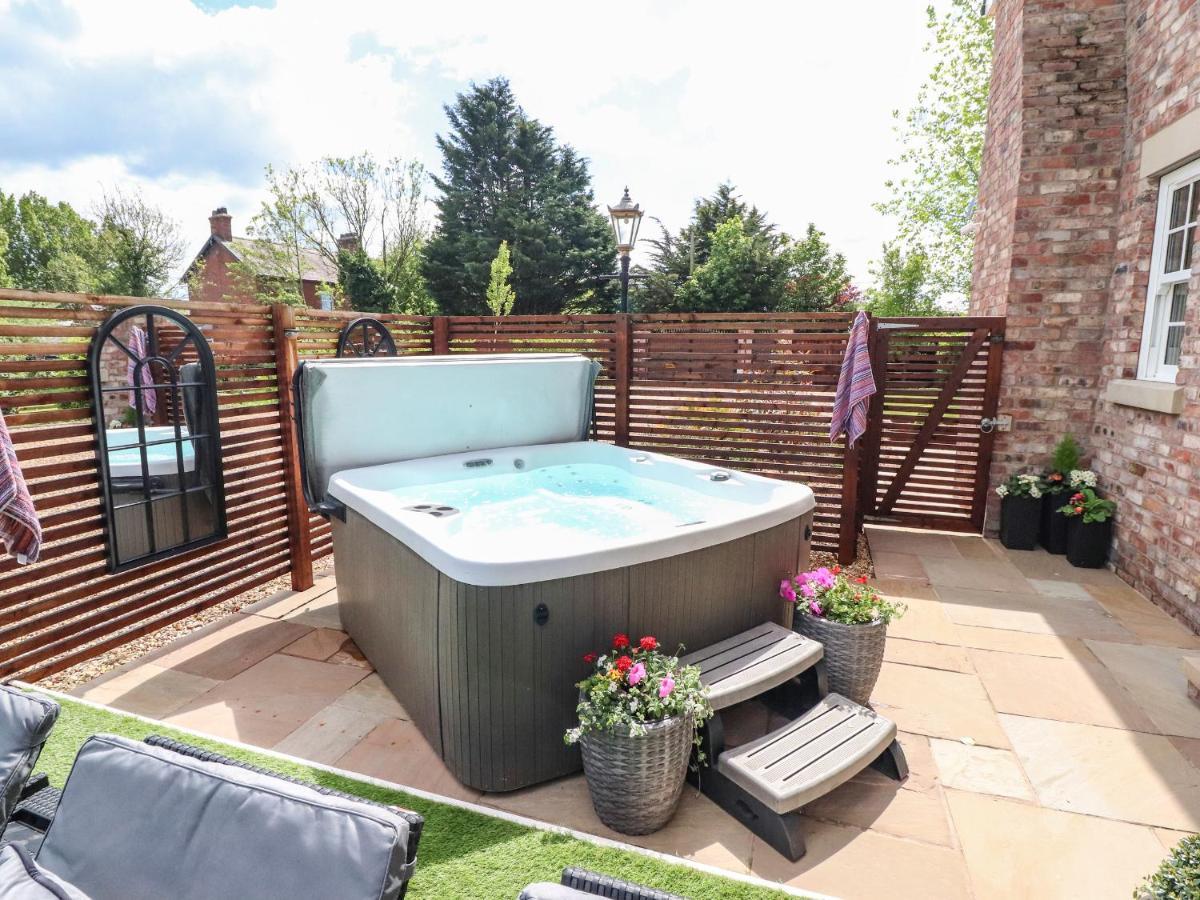 Villa Moor End Manor à Poulton-le-Fylde Extérieur photo